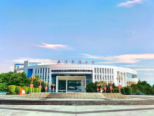 广东医科大学东莞校区。