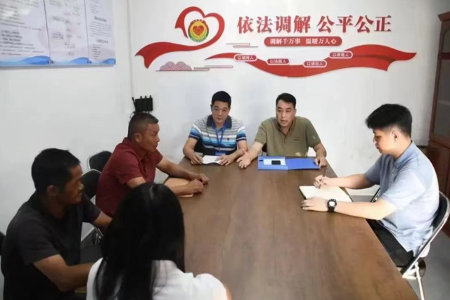 城东镇综治中心调解现场。 受访者供图