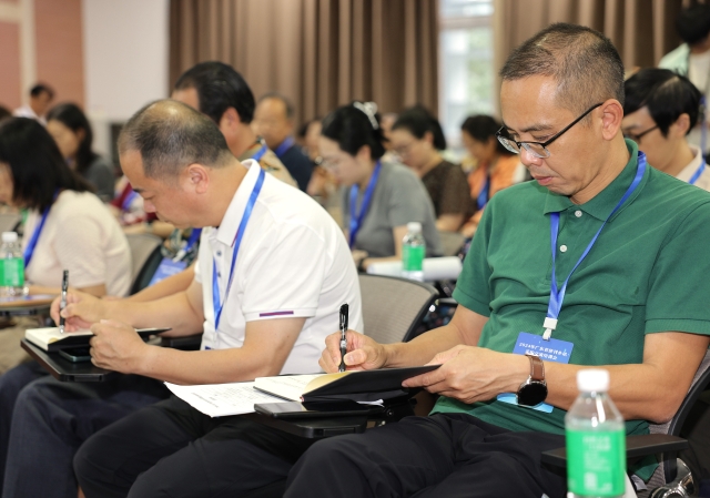 讲座现场。 讲座现场。