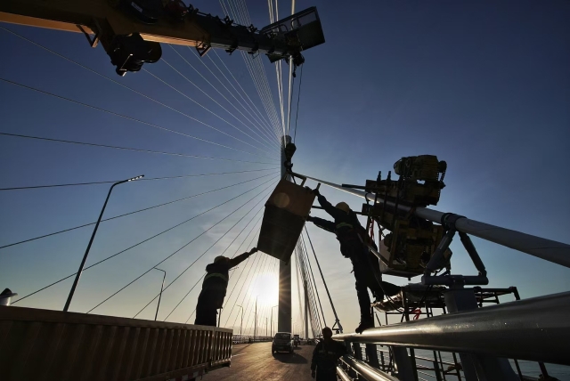 Construction workers are putting the finishing touches on the Huangmaohai Passage, which is set to open to traffic soon.