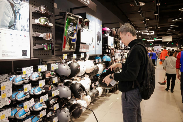 On December 21, Decathlon, a global multi-disciplinary sports brand, opened its first new logo store in Guangzhou, marking another important milestone in its continuous deepening of the Guangdong market. On December 21, Decathlon, a global multi-disciplinary sports brand, opened its first new logo store in Guangzhou, marking another important milestone in its continuous deepening of the Guangdong market.