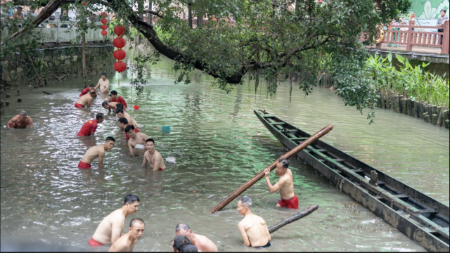 The dragon-raising ceremony in Huanglian involves manually lifting the boat from the water.