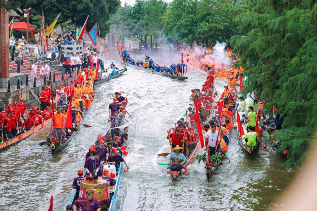 over 100 dragon boats gather in Longyan Village. photo by leliu government
