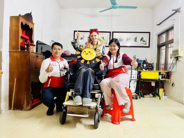Xie's voluntary team organized residents to visit and help out disabled elderly in the neighborhood.
