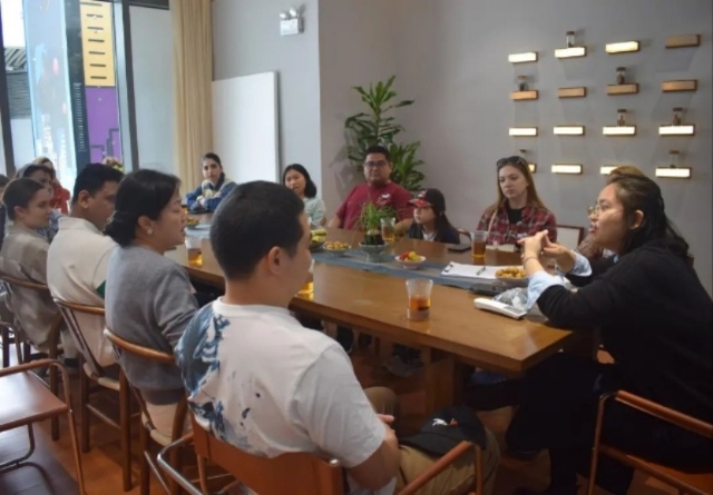 In voluntary activities in Nansha, suggestion for community improvement were collected as well as chatting.