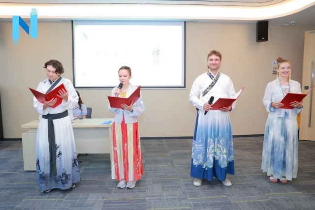 Ghost participated in the Chinese poetry recitation session at voluntary Chinese language classes.