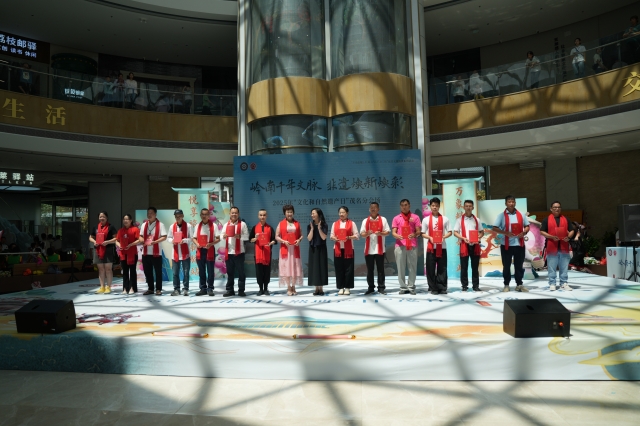 Scene Unfolds: Certificate Presentation Ceremony for Maoming's Sixth Batch of ICH Representative Bearers.