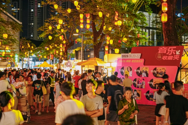 (Food and lifestyle shops during the festival. Jun 20, Foshan. Photo provided to GDToday)