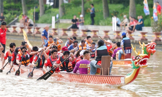 Saudi Arabian and Indian trade delegates joined the races. 南方+ 戴嘉信 拍摄