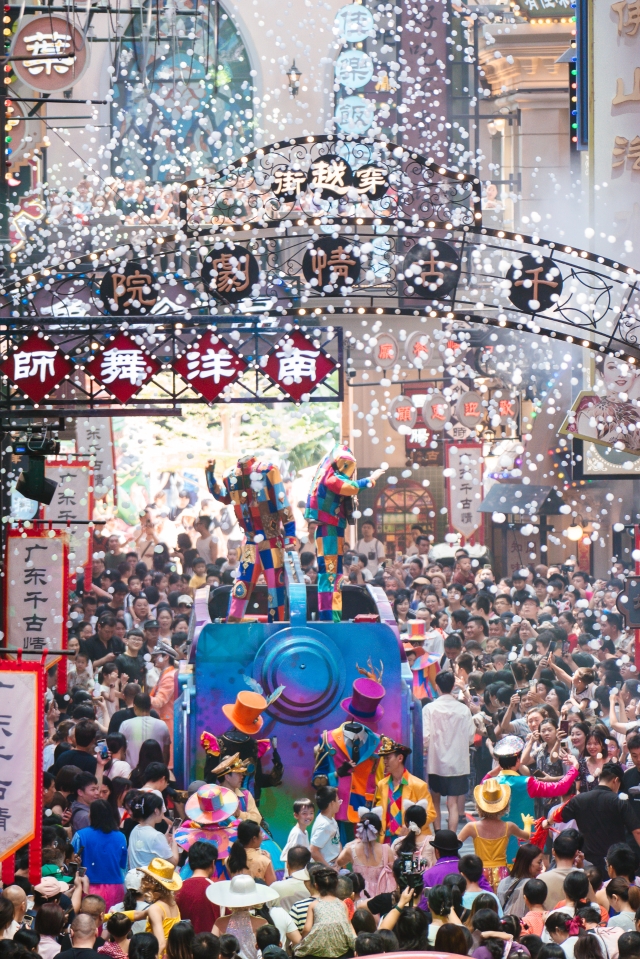 With the National Day and Mid-Autumn Festival holidays coinciding, Foshan's Nanhai district hosted over 200 events. 通讯员 Guangdong Eternal Love Scenic Area 供图