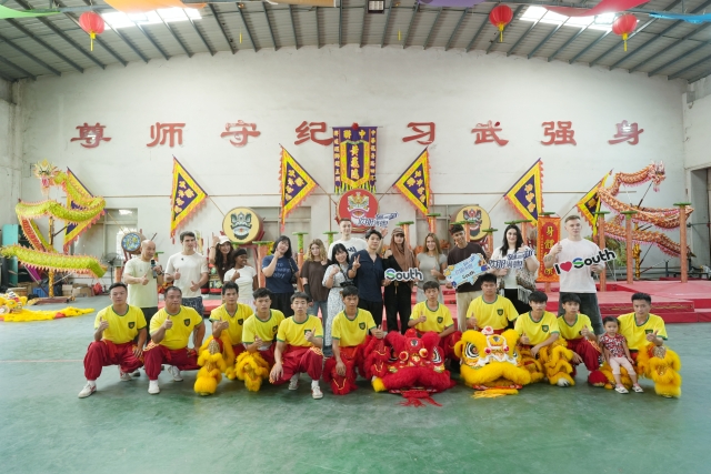 A delegation of approximately 20 foreign internet influencers and international students visited Nanhai. 南方+ 廖明璨 拍摄