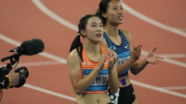 16-year-old girl creates history, as champions of 100m crowned at China’s National Games 郭宏达 拍摄