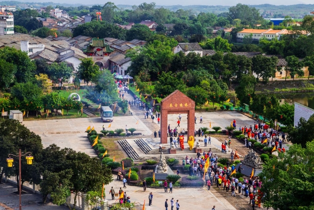 The 5th World Cantonese Community Conference .